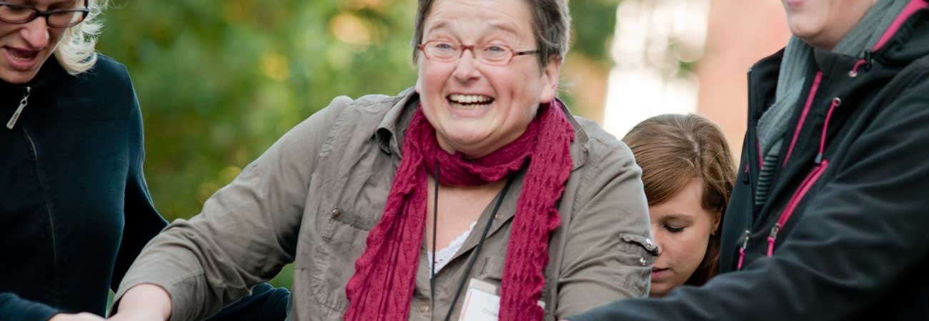 Birte leidet unter anderem an einer Spastik. Eine Behandlung mit Botulinumtoxin hat ihr geholfen, ihre Hand wieder zu öffnen.