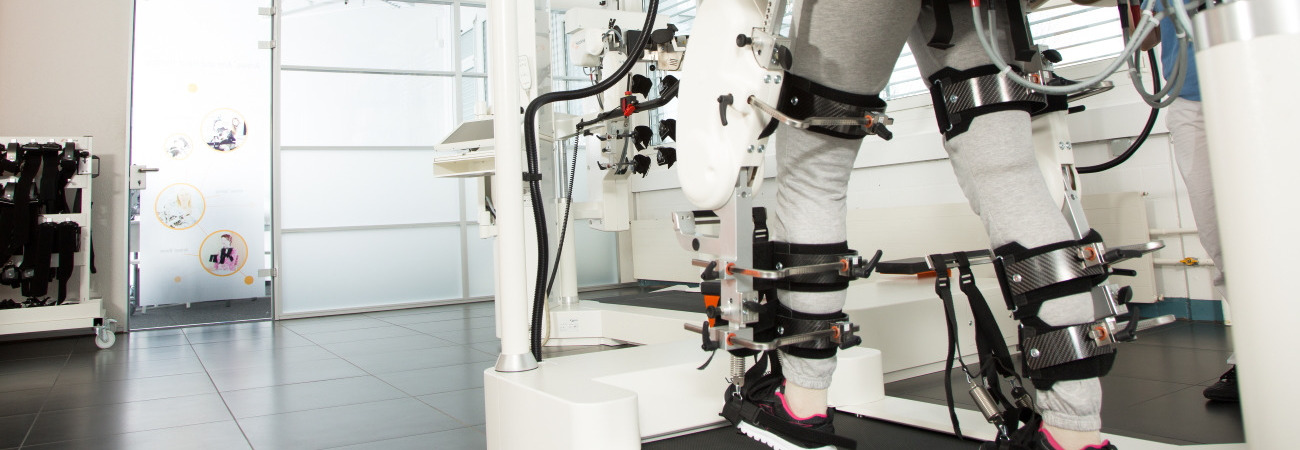 Der „Lokomat“ ist Prototyp der Exoskelette.