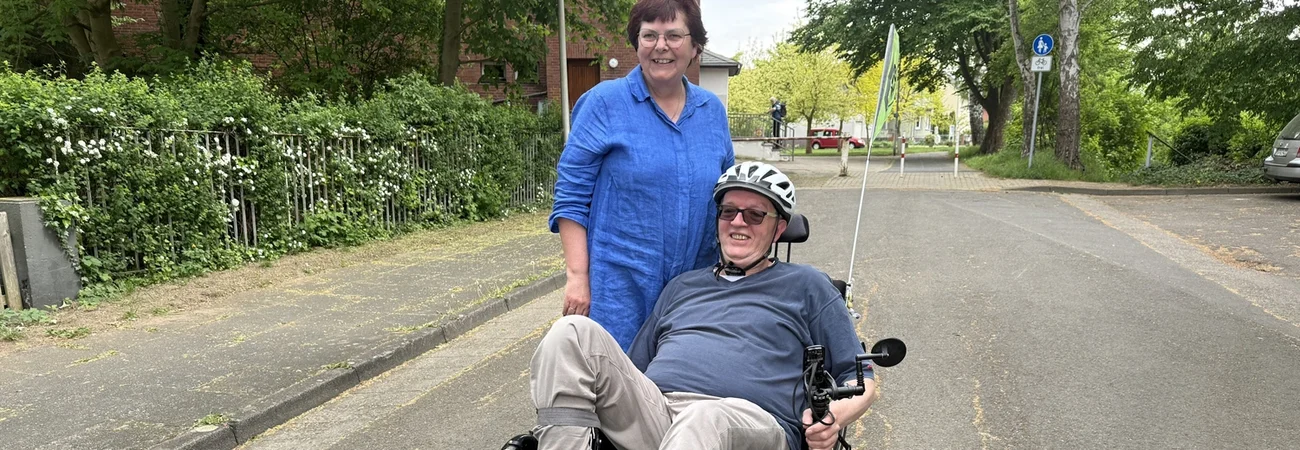 Frank fährt gerne auf seinem Liegerad.