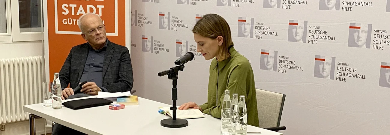 Emotionale Lesung in der Schlaganfall-Hilfe