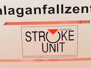 Eingang einer zertifizierten Stroke Unit (Schlaganfall-Spezialstation) Eingang einer zertifizierten Stroke Unit (Schlaganfall-Spezialstation)