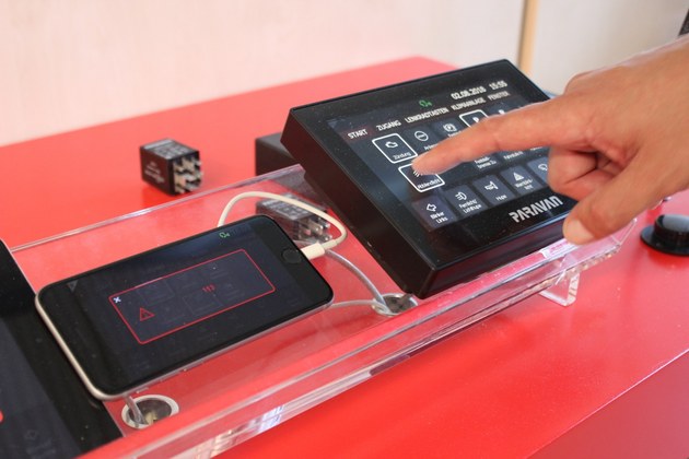 "Touch System“ mit Spracherkennung "Touch System“ mit Spracherkennung