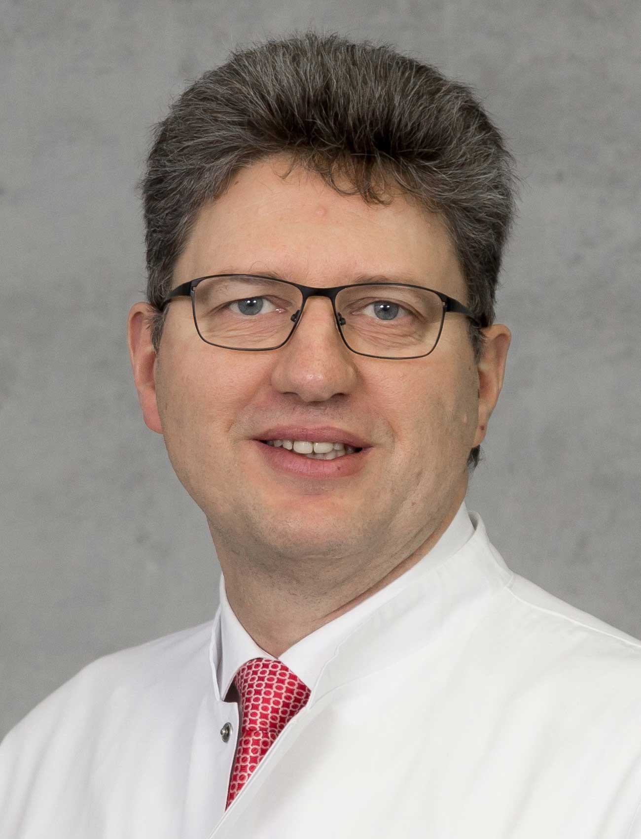 Dr. Rudolf van Schayck ist Ärztlicher Leiter der Klinik.