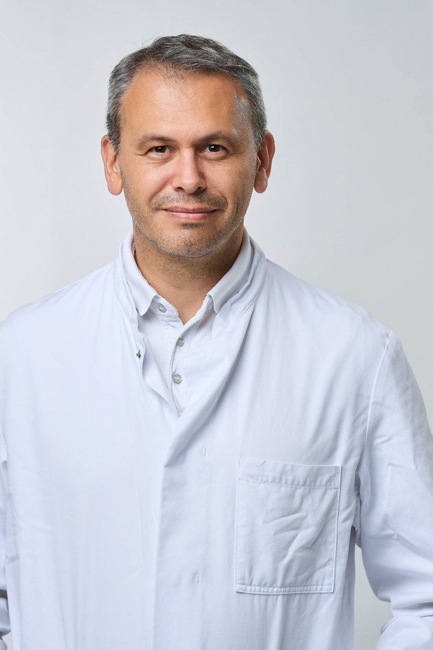 Dr. Mete Dadak 