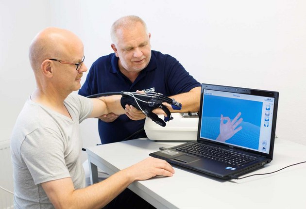 Robotikgestütztes System "Gloreha"  Robotikgestütztes System "Gloreha"