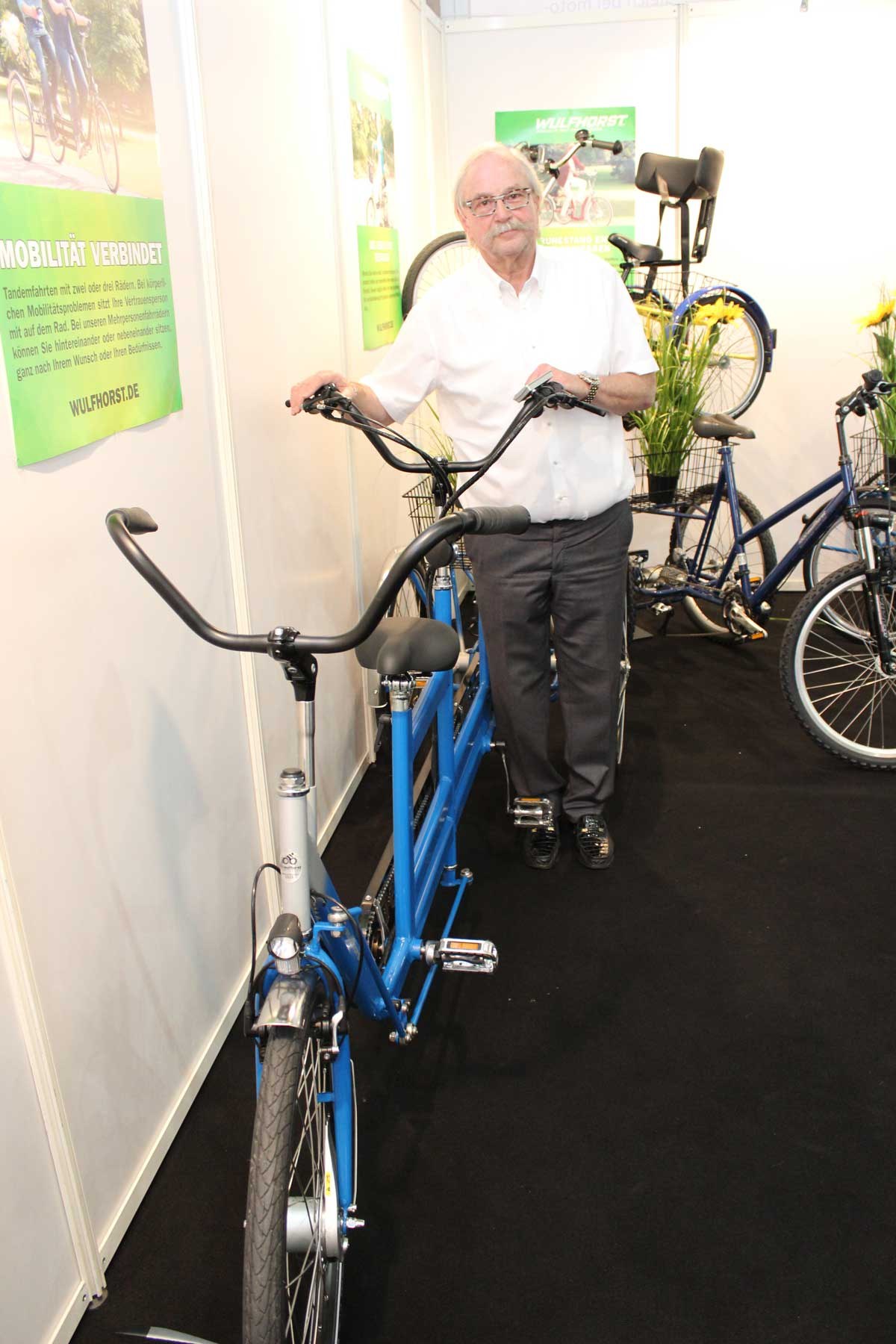 Harald Teismann von der Firma Wulfhorst präsentierte sein Dreirad-Tandem mit Motorunterstützung.