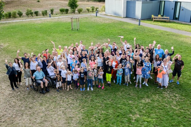 19 Familien mit Schlaganfall-Kindern aus ganz Deutschland verbrachten ein facettenreiches und wirkungsvolles Wochenende. 19 Familien mit Schlaganfall-Kindern aus ganz Deutschland verbrachten ein facettenreiches und wirkungsvolles Wochenende.